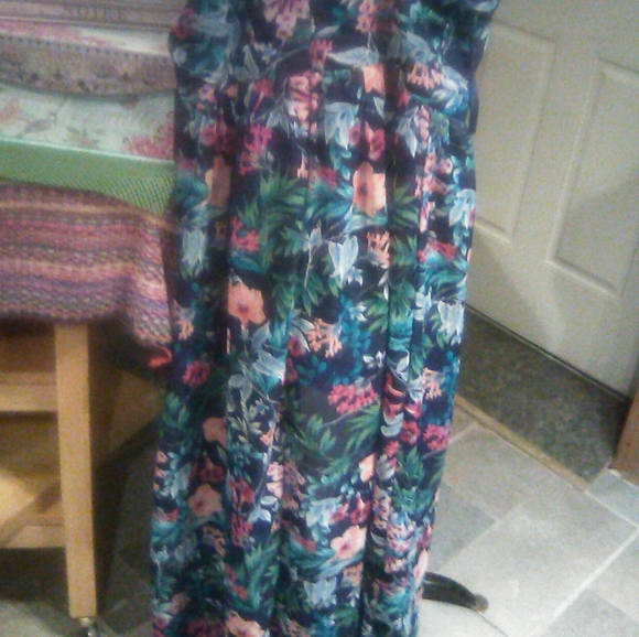 Brand New Tropical maxi dress with built in shorts - Picture 5 of 6